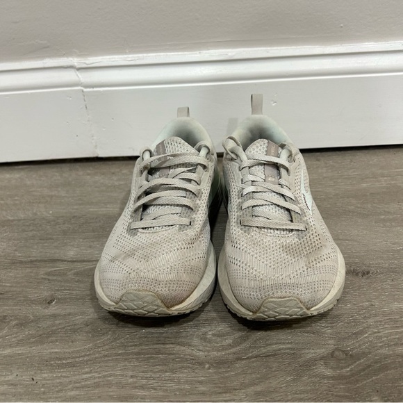 Brooks Running Women’s Revel 6 Light Grey Athletic Performance Sneaker Size 7.5 - Picture 3 of 9